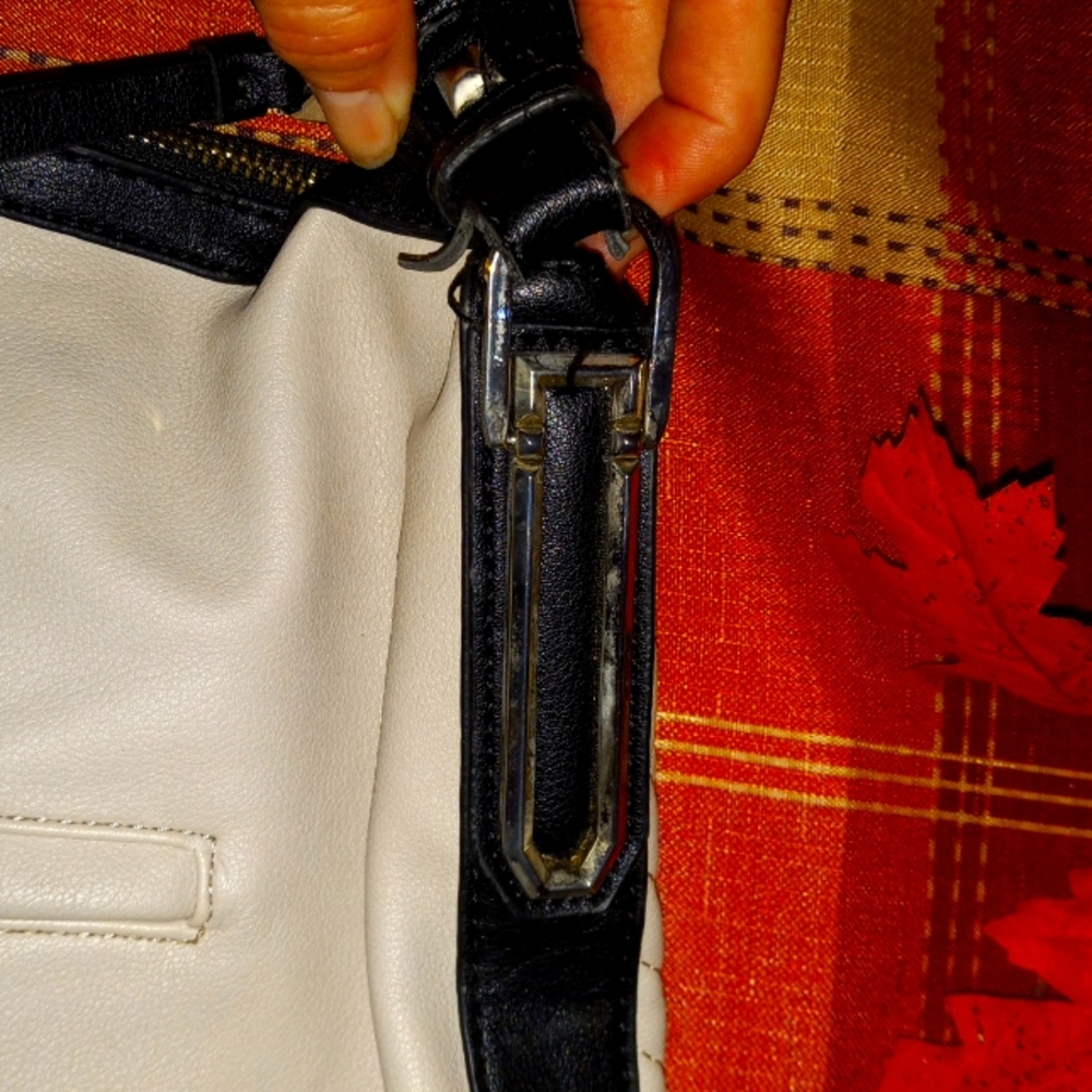 Authentic  Jessica Simpson Purse 👛😍 - Picture 8 of 14